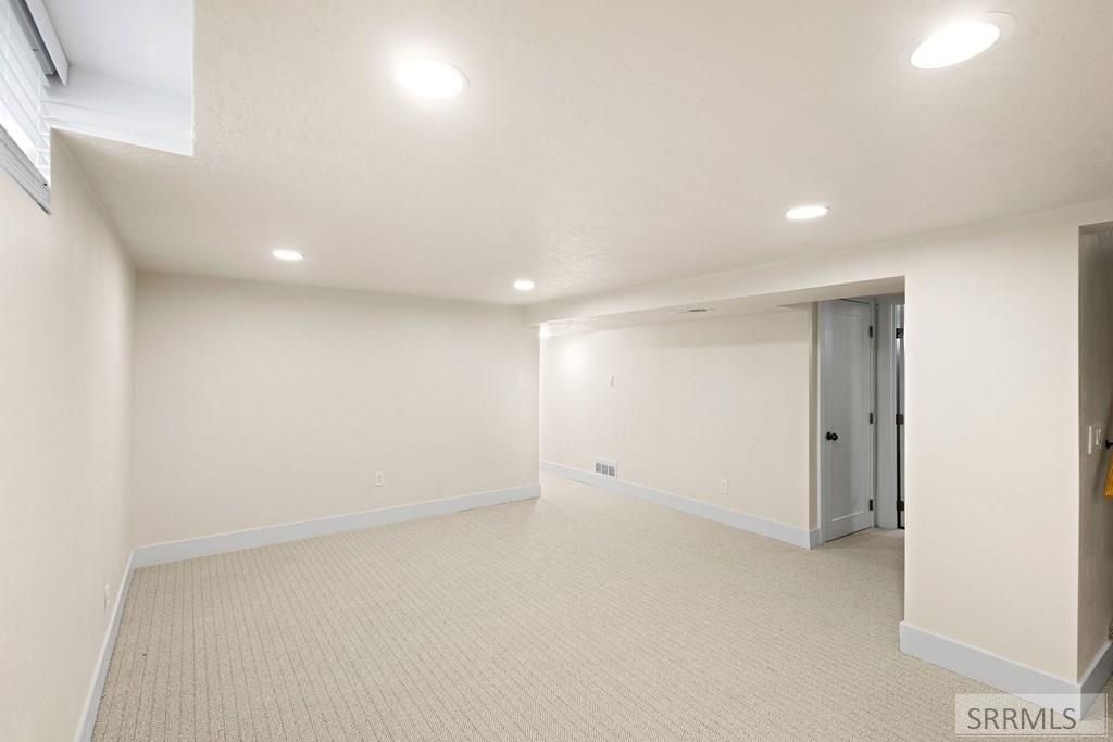 Image 16 of property listing at 1895 S Avocet Drive, Ammon, ID 83406