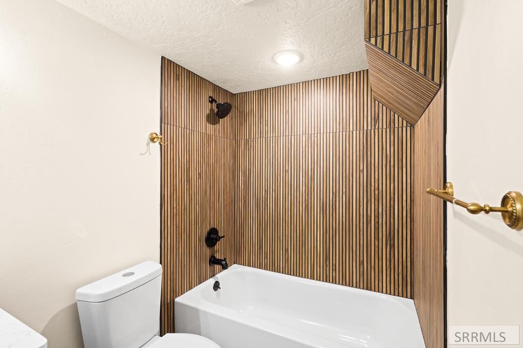 Image 21 of property listing at 1895 S Avocet Drive, Ammon, ID 83406
