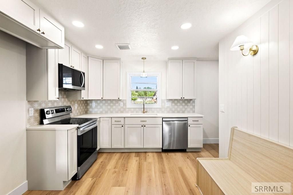Image 6 of property listing at 1895 S Avocet Drive, Ammon, ID 83406