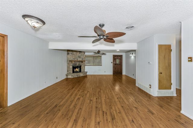 1916 Valley Lane, Arlington, TX 76013