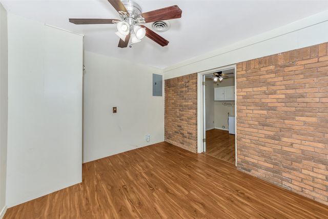 1916 Valley Lane, Arlington, TX 76013