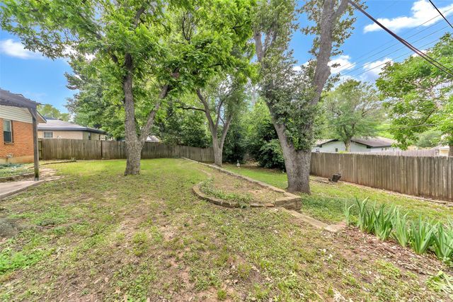 1916 Valley Lane, Arlington, TX 76013