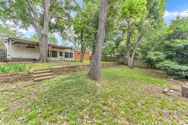 1916 Valley Lane, Arlington, TX 76013