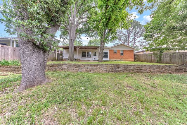 1916 Valley Lane, Arlington, TX 76013