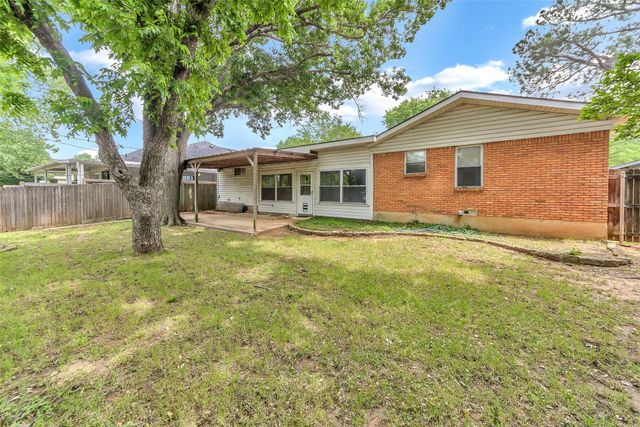 1916 Valley Lane, Arlington, TX 76013