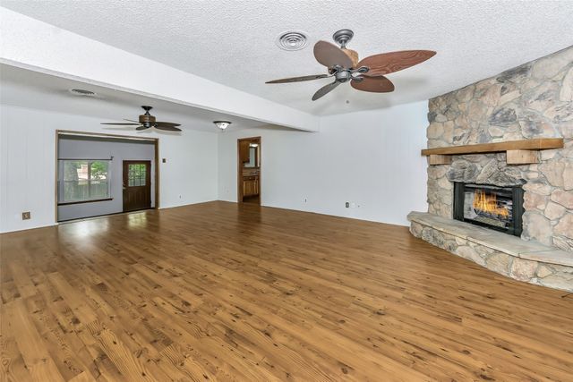 1916 Valley Lane, Arlington, TX 76013
