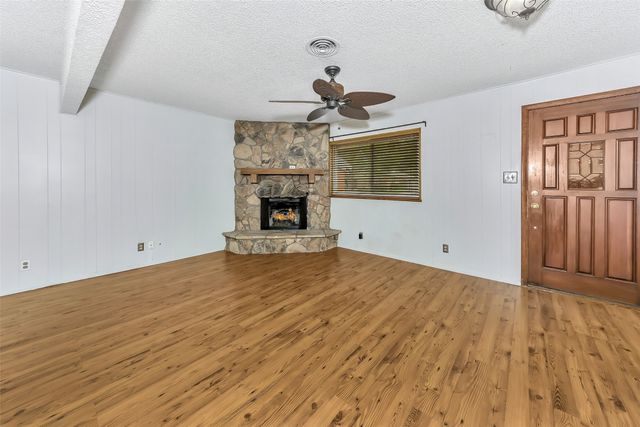 1916 Valley Lane, Arlington, TX 76013