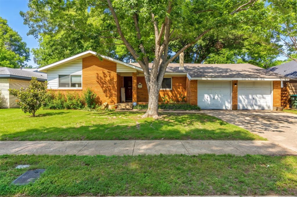 1916 Valley Lane, Arlington, TX 76013