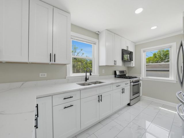 13116 S Avenue O Avenue, Chicago, IL 60633