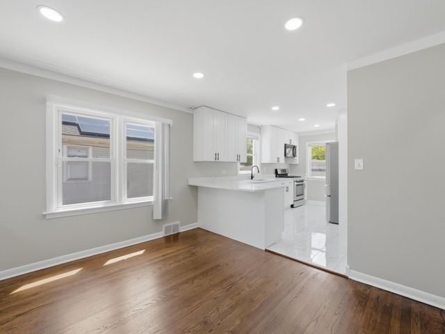 13116 S Avenue O Avenue, Chicago, IL 60633