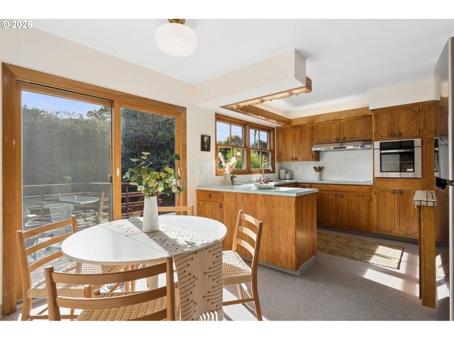 14014 Ne ROSE Pkwy, Portland, OR 97230
