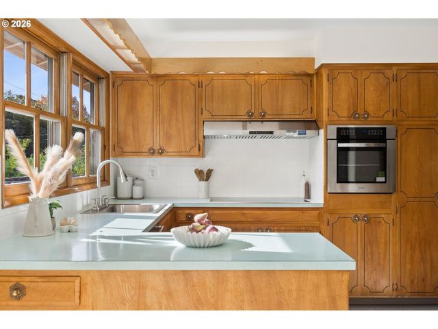 14014 Ne ROSE Pkwy, Portland, OR 97230