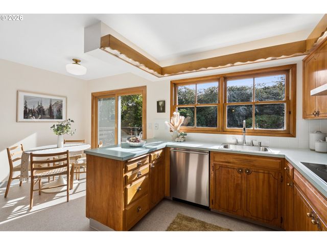 14014 Ne ROSE Pkwy, Portland, OR 97230