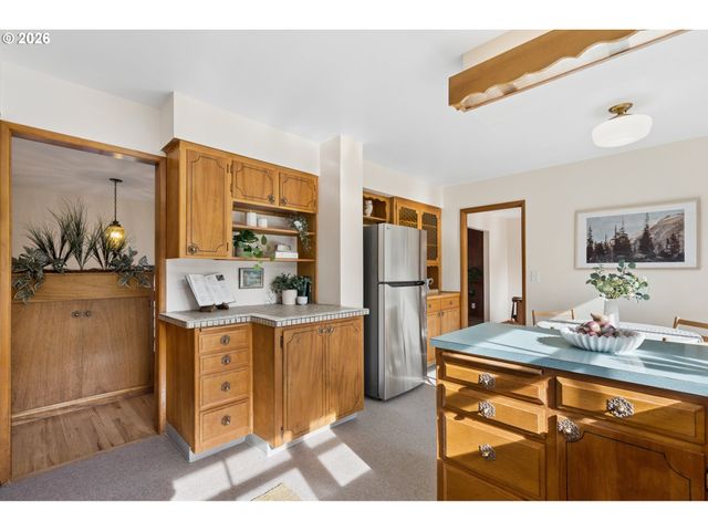 14014 Ne ROSE Pkwy, Portland, OR 97230