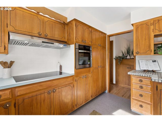 14014 Ne ROSE Pkwy, Portland, OR 97230
