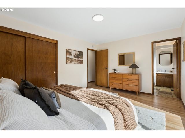 14014 Ne ROSE Pkwy, Portland, OR 97230