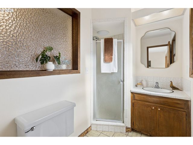 14014 Ne ROSE Pkwy, Portland, OR 97230