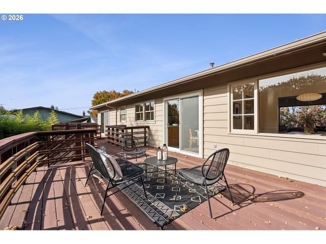14014 Ne ROSE Pkwy, Portland, OR 97230