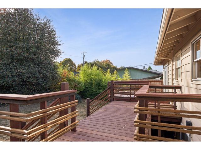 14014 Ne ROSE Pkwy, Portland, OR 97230