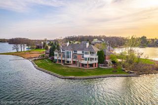 82 CHATEAUX DU LAC, Fenton Charter Township, MI 48430