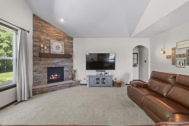 W7574 CROSS COUNTRY LANE, Hortonville, WI 54944