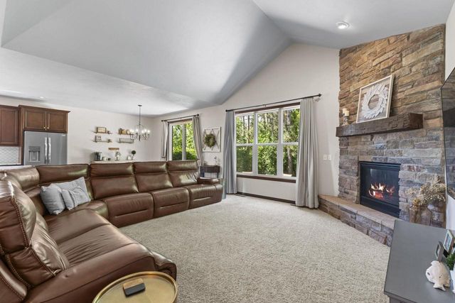 W7574 CROSS COUNTRY LANE, Hortonville, WI 54944