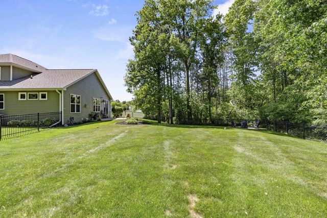 W7574 CROSS COUNTRY LANE, Hortonville, WI 54944