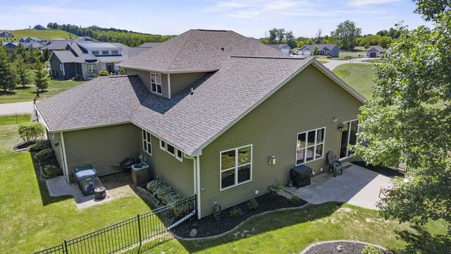 W7574 CROSS COUNTRY LANE, Hortonville, WI 54944