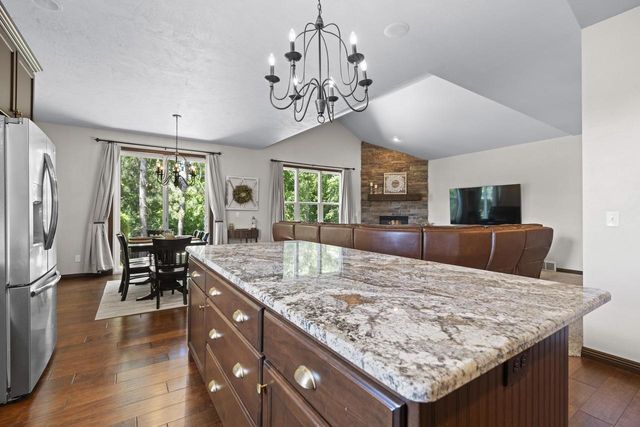 W7574 CROSS COUNTRY LANE, Hortonville, WI 54944