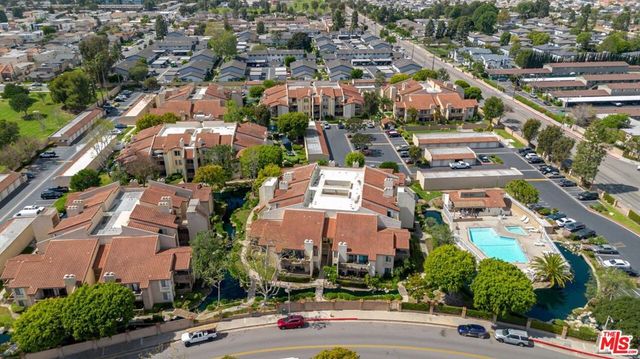 4852 Cabana Drive 202, Huntington Beach, CA 92649