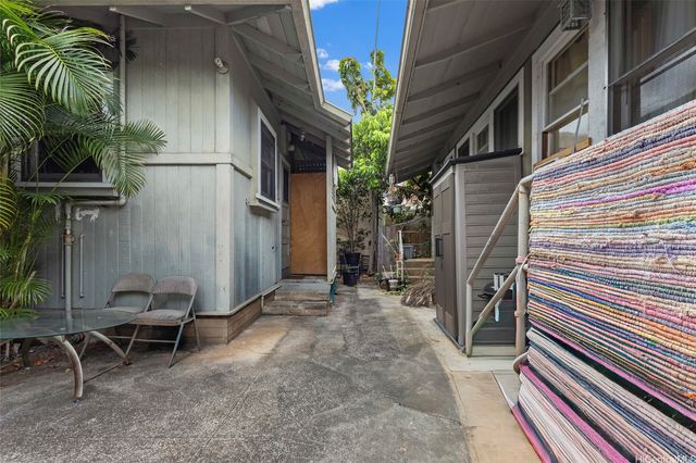 2013 Young Street, Honolulu, HI 96826