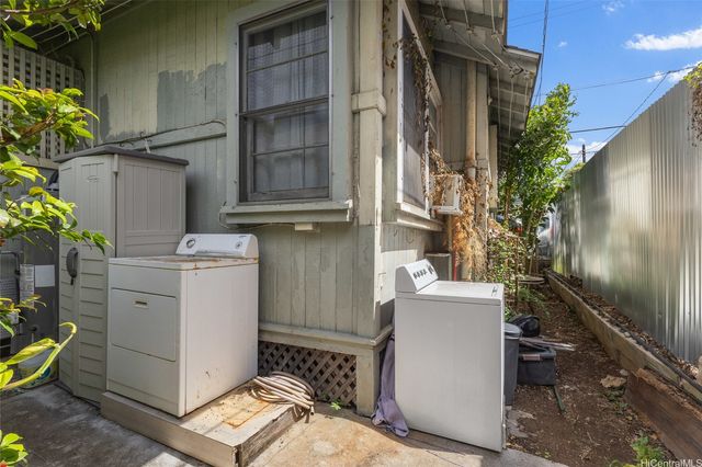 2013 Young Street, Honolulu, HI 96826