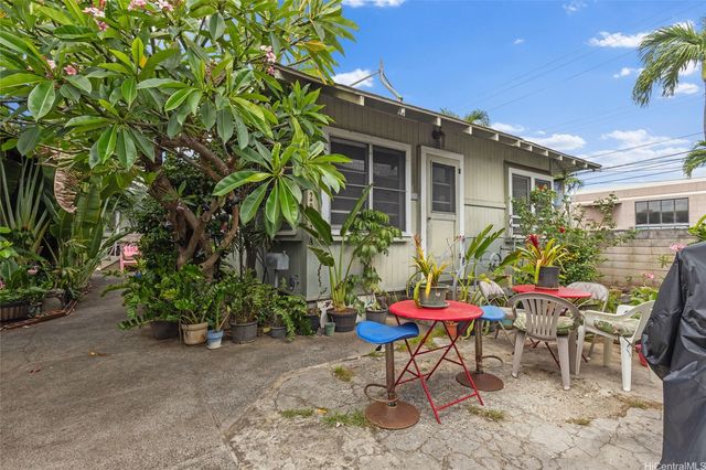 2013 Young Street, Honolulu, HI 96826
