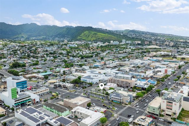 2013 Young Street, Honolulu, HI 96826