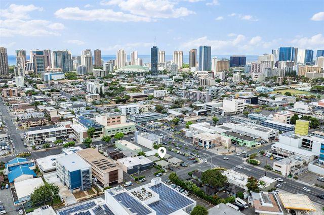 2013 Young Street, Honolulu, HI 96826