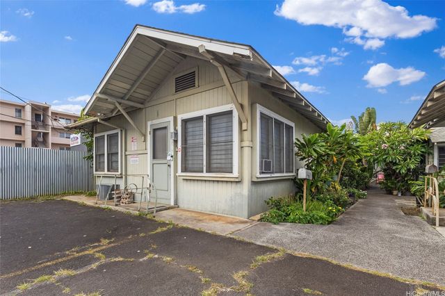 2013 Young Street, Honolulu, HI 96826