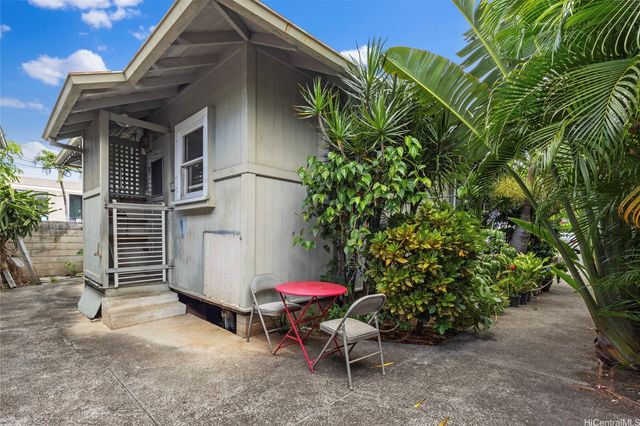 2013 Young Street, Honolulu, HI 96826