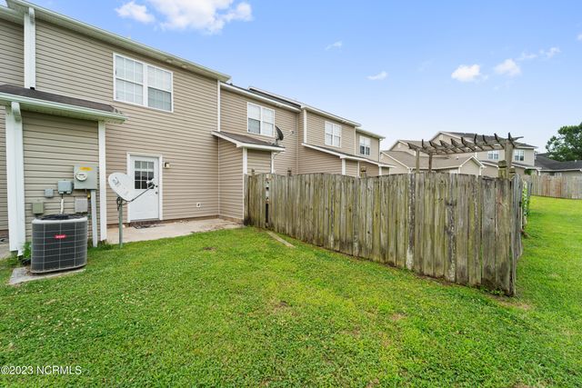 207 Pinegrove Court, Jacksonville, NC 28546