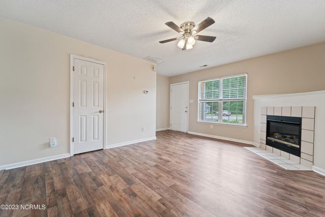 207 Pinegrove Court, Jacksonville, NC 28546