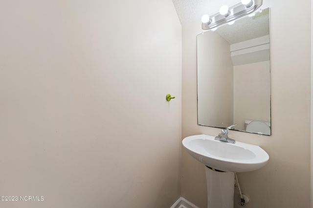 207 Pinegrove Court, Jacksonville, NC 28546