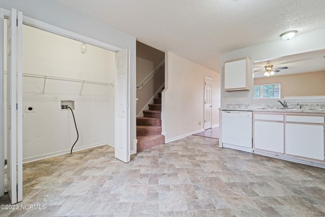 207 Pinegrove Court, Jacksonville, NC 28546