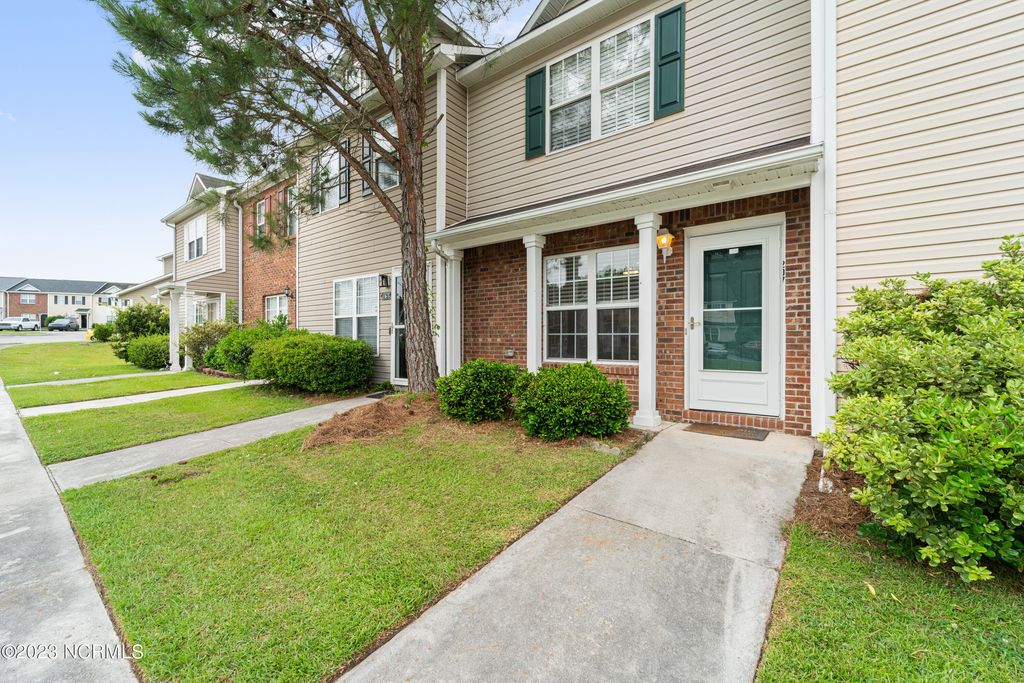 207 Pinegrove Court, Jacksonville, NC 28546