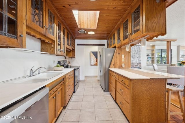 6750 OAKWOOD Drive, Jacksonville, FL 32211