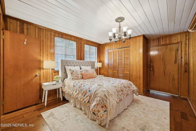 6750 OAKWOOD Drive, Jacksonville, FL 32211