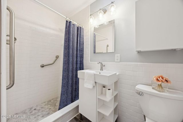 6750 OAKWOOD Drive, Jacksonville, FL 32211