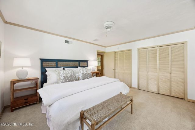 6750 OAKWOOD Drive, Jacksonville, FL 32211