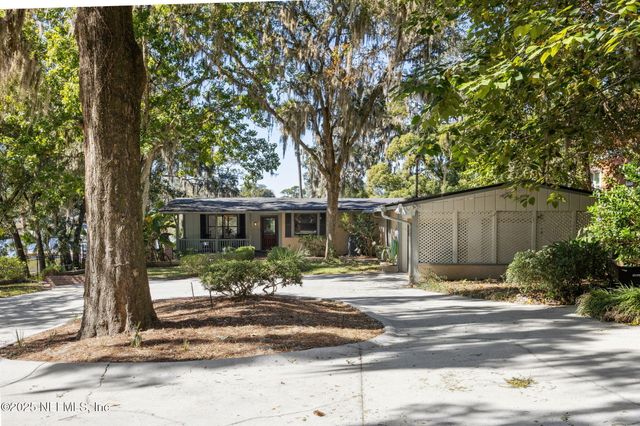 6750 OAKWOOD Drive, Jacksonville, FL 32211