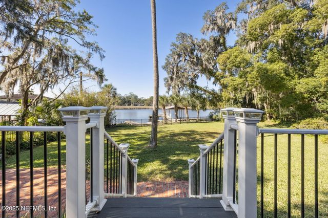 6750 OAKWOOD Drive, Jacksonville, FL 32211