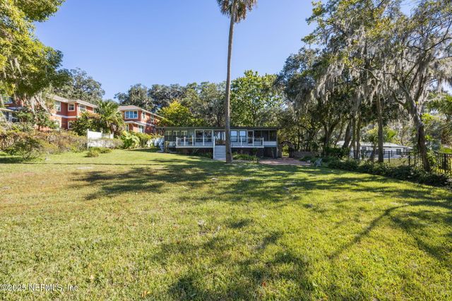 6750 OAKWOOD Drive, Jacksonville, FL 32211