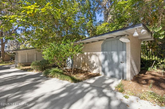 6750 OAKWOOD Drive, Jacksonville, FL 32211